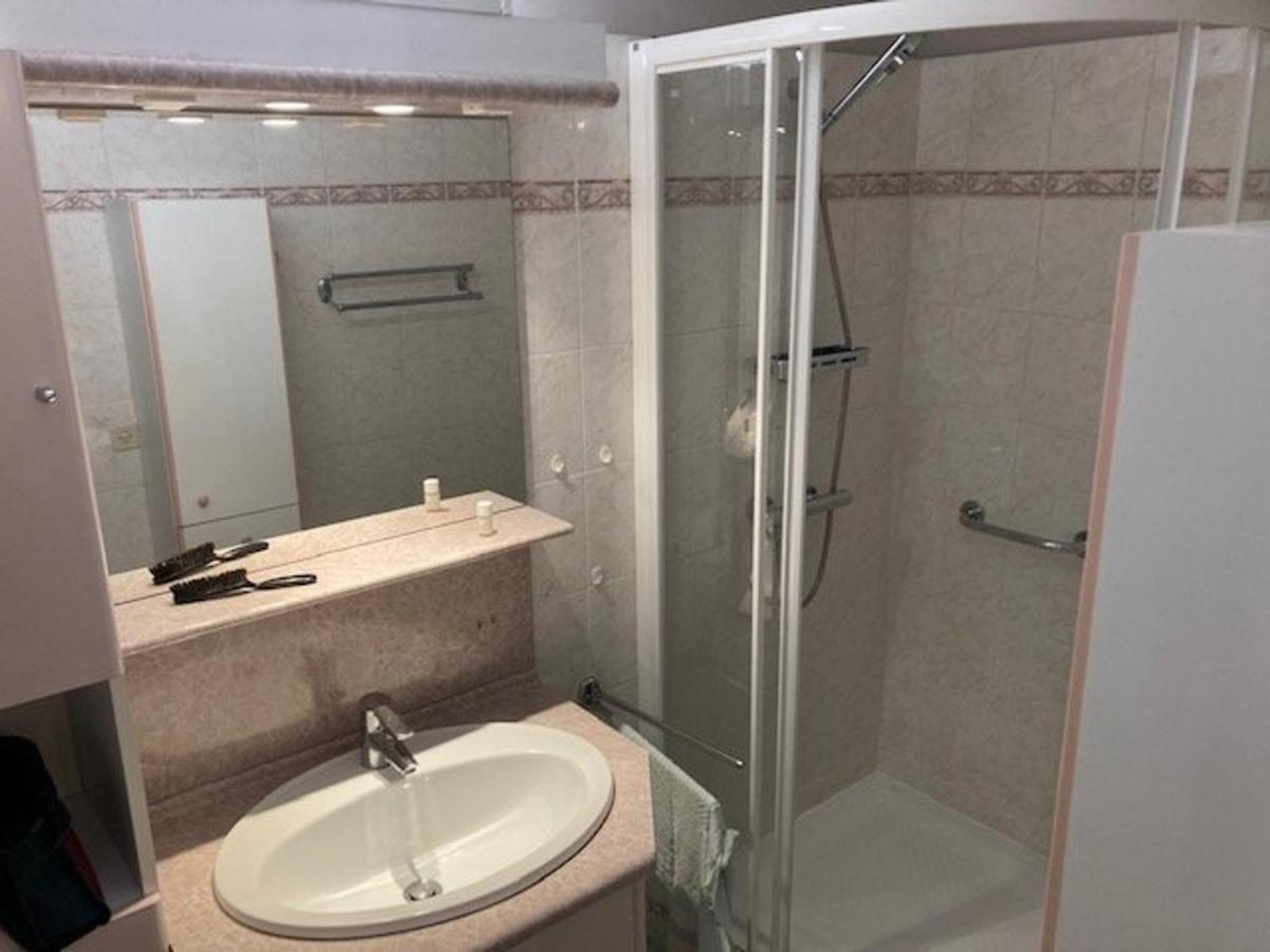 Bel Appartement Au Lavandou Avec Terrasse Et Vue Mer - Fr-1-308-167 Le Lavandou Exteriör bild